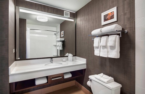 Streeterville Hotel | Fairfield Inn & Suites Chicago Downtown / Magnificent Mile
