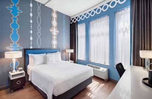 Streeterville Hotel | Fairfield Inn & Suites Chicago Downtown / Magnificent Mile
