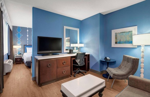 Streeterville Hotel | Fairfield Inn & Suites Chicago Downtown / Magnificent Mile