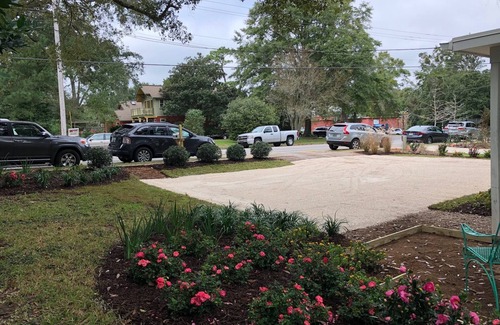 Fairhope Cabaña | Fairhope Downtown Cottage, con capacidad para 10 "a pie de la ciudad", con mucho estacionamiento y garaje