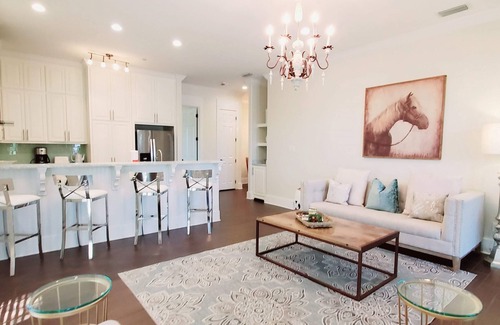 Fairhope Condominio | Fairhope Dreams, Downtown Fairhope, AL- Condo, New Orleans Style Balcony WIFI