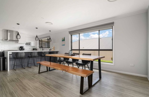 Kelso Casa | Fairleigh Dream - Modern, Spacious & Convenient