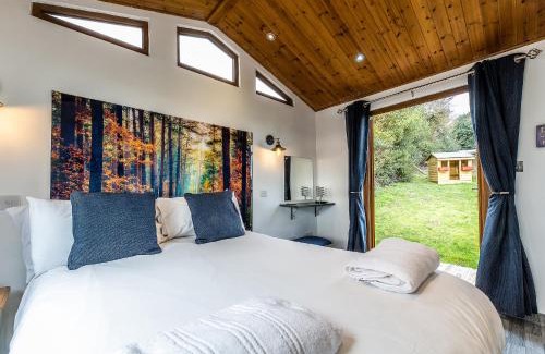 Newark upon Trent Chalet De Esquí | FAIRVIEW FARM Holiday Accommodation 14 Luxury Lodges, Cabins, Dog Friendly, Suitable for Couples, Families and Groups, Wedding Guests , Corporate events, Sleeps 2-65 guests in Ravenshead, Nottingham near Sherwood Forest, set in 88 acres