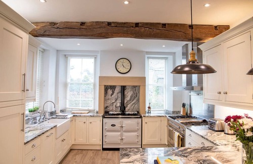 Tideswell Casa | Fairview House - Celebration