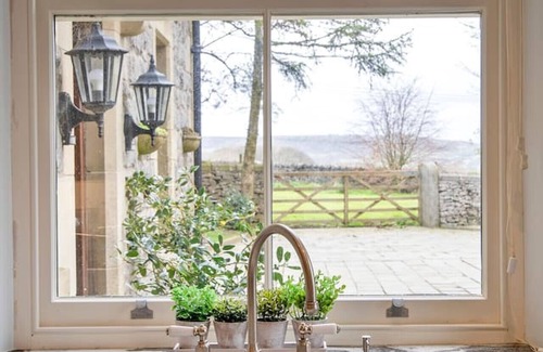 Tideswell Casa | Fairview House - Celebration