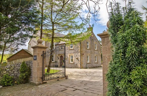 Tideswell Casa | Fairview House - Celebration