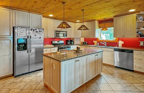 Eagle Bay Casa | Fairview Lodge on 4th Lake