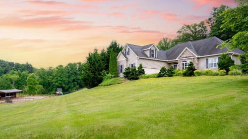 Fairview Casa | Fairview Vista by AvantStay 10 Mins to Asheville