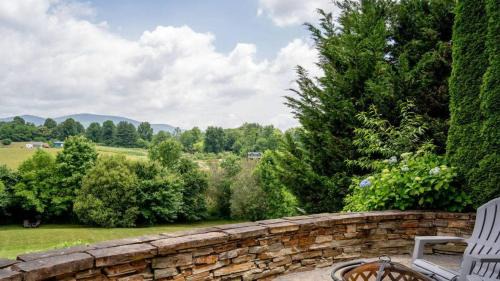 Fairview Casa | Fairview Vista by AvantStay 10 Mins to Asheville