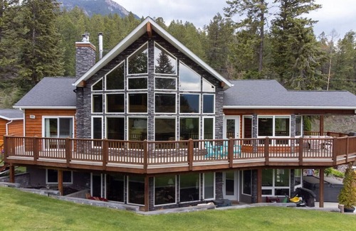 East Kootenay Apartamento | Fairway 17 | Hot Tub | Foosball | Ping Pong