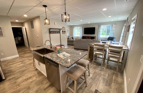 Nekoosa Cabina | Fairway Lodge-Rome Away From Home- 5 minutes to Sand Valley