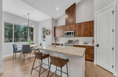 Williams Casa | Fairway Luxury Mountain Retreat