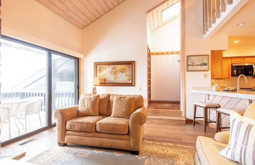 Elkhorn Village Condominio | Fairway Nine Condo- New Listing! Recently updated