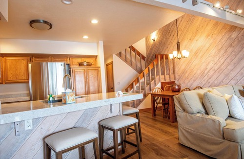 Elkhorn Village Condominio | Fairway Nine Condo- New Listing! Recently updated