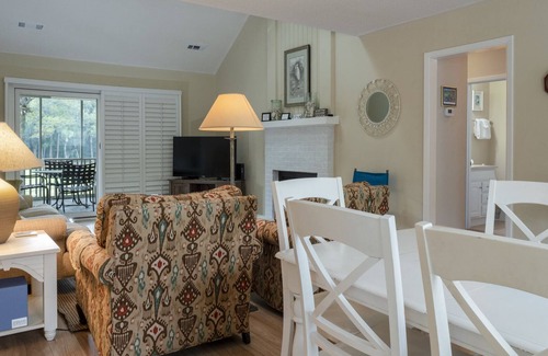 Tarpon Pond Cabaña | Fairway Views! ¡Buena ubicación! Bicicleta a la playa / piscinas / Golf! Servicios Tarjetas!