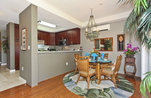 Kapolei Condominio | Fairways at Ko Olina 22H: Golf Course Elegance, Lush Backyard