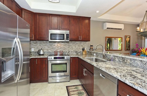 Kapolei Condominio | Fairways at Ko Olina 22H: Golf Course Elegance, Lush Backyard