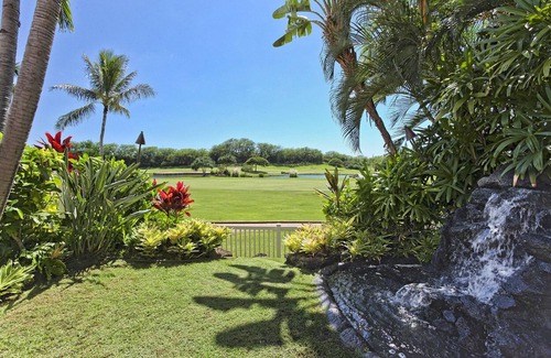 Kapolei Condominio | Fairways at Ko Olina 22H: Golf Course Elegance, Lush Backyard