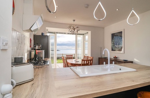 Newbiggin-by-the-Sea Cabaña | FAIRWINDS, pet friendly, with a garden in Newbiggin-By-The-Sea