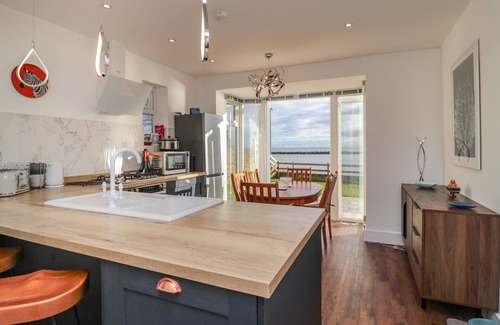 Newbiggin-by-the-Sea Cabaña | FAIRWINDS, pet friendly, with a garden in Newbiggin-By-The-Sea