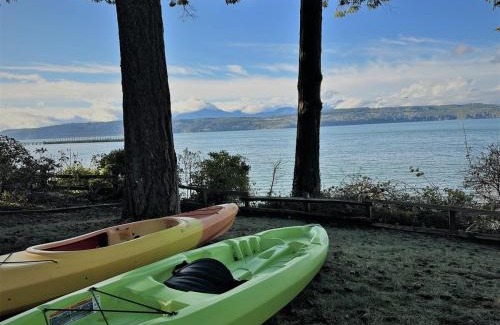Rollingbay Casa | Fairyland Cottage, Waterfront, Beach, Kayak, Hot tub