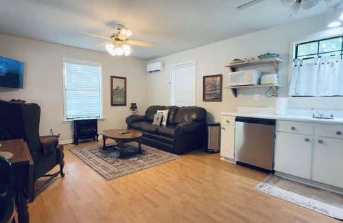 Mentone Otro | Faith Family Farmhouse | Guest Cottage | Farm | Fire Pit | WiFi | Dog Friendly