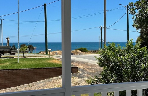 Falcon Casa | Falcon Bay Views, 2min walk to the beach, newly built stilt shack