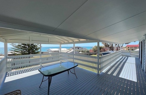 Falcon Casa | Falcon Beach cottage with ocean views