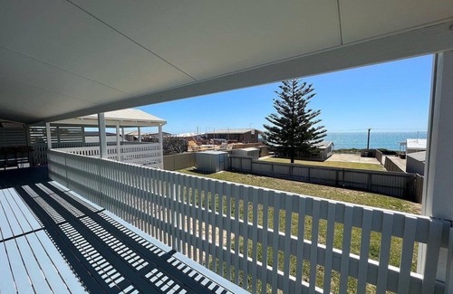 Falcon Casa | Falcon Beach cottage with ocean views
