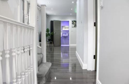 Rushmoor District Casa | Falcon house