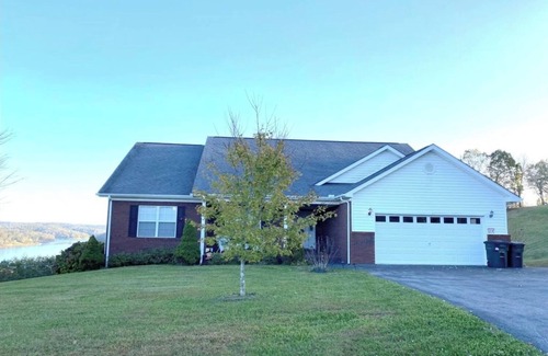 La Follette Casa | Falcons Crest @ Sugar Hollow (Huge home with Covered Slip and Reserved Parking)