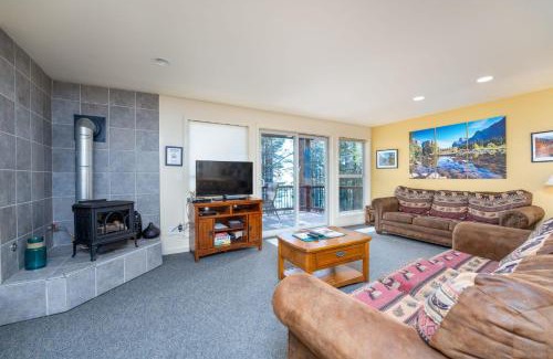 Yosemite West Casa | Falcons Nest (Downstairs)