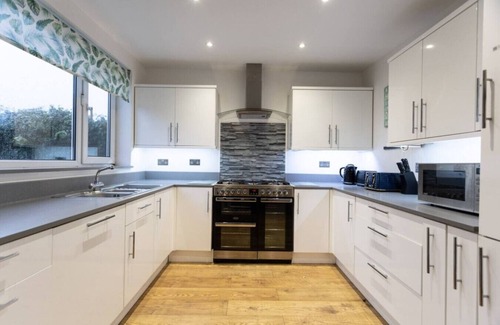 Wroughton Casa | Falkirk House Contractors Long Stays Spacious