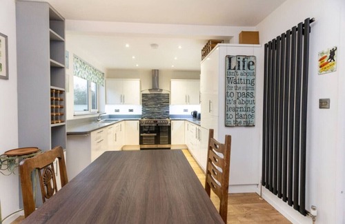 Wroughton Casa | Falkirk House Contractors Long Stays Spacious