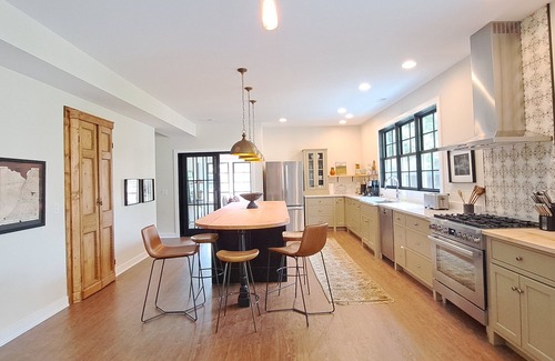 Lakeside Casa | Stunning home w/Private Association Beach 2 Screened Porches
