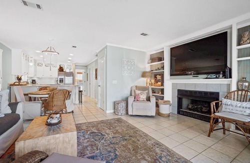 Port St. Joe Cabaña | Fall 2025 Rate Drop! 3 BR/3 BA Cottage -Dog Friendly!