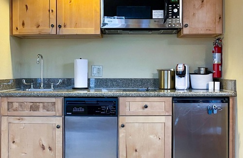 Crested Butte Apartamento | Fall 2025 Special! Leaves, Biking, Hiking, Hot Tub, Indoor/Outdoor Pool!