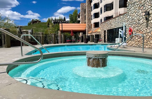 Crested Butte Apartamento | Fall 2025 Special! Leaves, Biking, Hiking, Hot Tub, Indoor/Outdoor Pool!