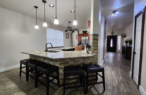 Euless Casa | Fall and Football season are almost here! Enjoy it in the pool oasis getaway!
