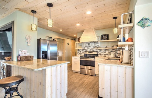 Little Venice Casa | Direct Oceanfront w/ Pool - Fish right off the dock!