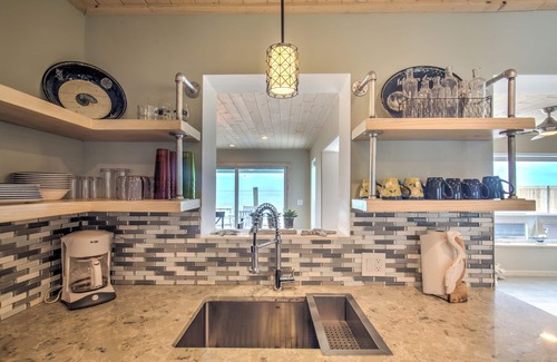 Little Venice Casa | Direct Oceanfront w/ Pool - Fish right off the dock!
