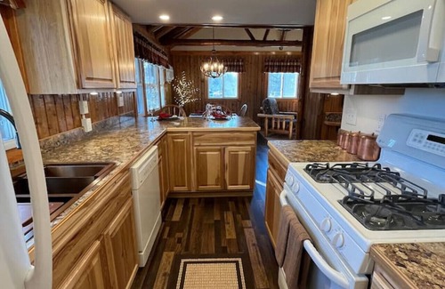 Breezy Point Cabina | Fall color coming soon - schedule your fall gateway today!