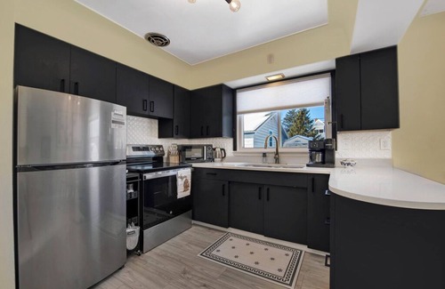 Quinnesec Casa | Fall Color Season is Here! Mid-modern 2 beds w/ King/Queen