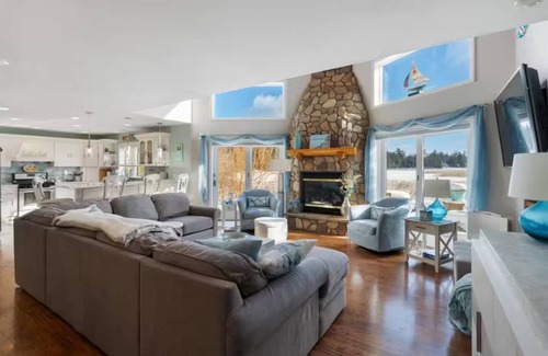 Oden Casa | LaNanna's Lakefront Retreat