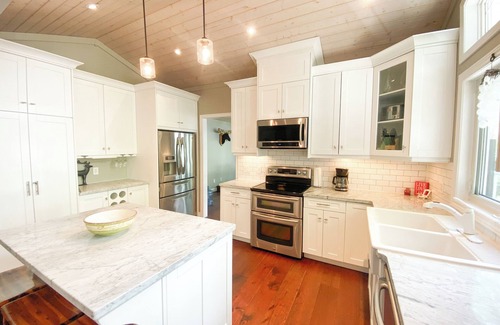 Novar Cabaña | Fall Colours, Sunsets, Sandy Beach, Dog OK, Outdoor Dining, Fireplace, Firepit
