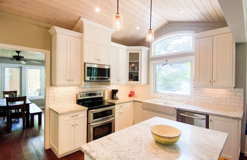 Novar Cabaña | Fall Colours, Sunsets, Sandy Beach, Dog OK, Outdoor Dining, Fireplace, Firepit