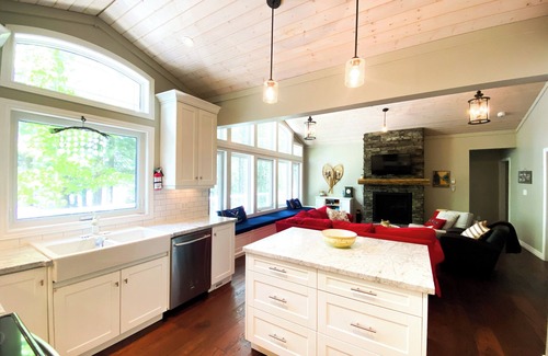 Novar Cabaña | Fall Colours, Sunsets, Sandy Beach, Dog OK, Outdoor Dining, Fireplace, Firepit