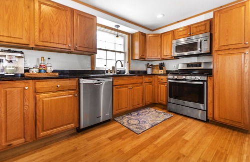 Wilmington Casa | Fall Country Chalet-PET Friendly,AirHockey,GameRM w/CommunityPool and amenities