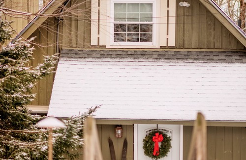 Wilmington Casa | Fall Country Chalet-PET Friendly,AirHockey,GameRM w/CommunityPool and amenities