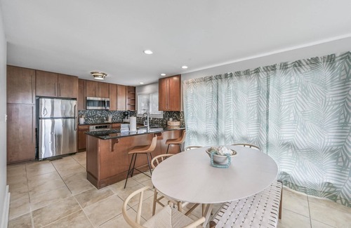 Gulf Pines Casa | Summer Dates Available! Gulf View! Steps from the Sand! 3 Adult Bikes!